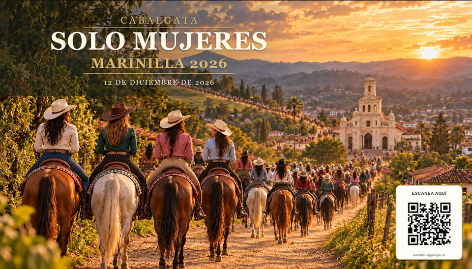 Mujeres con sombrero cabalgando hacia la iglesia de Marinilla al atardecer